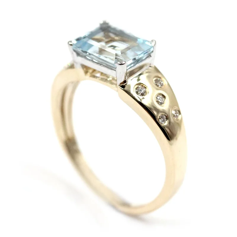 14Kt Yellow Gold Aquamarine and Diamond Ring