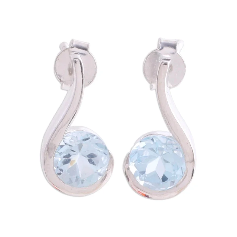 Handmade Sterling Silver Sky Droplet Blue Topaz Dangle Earrings (India)