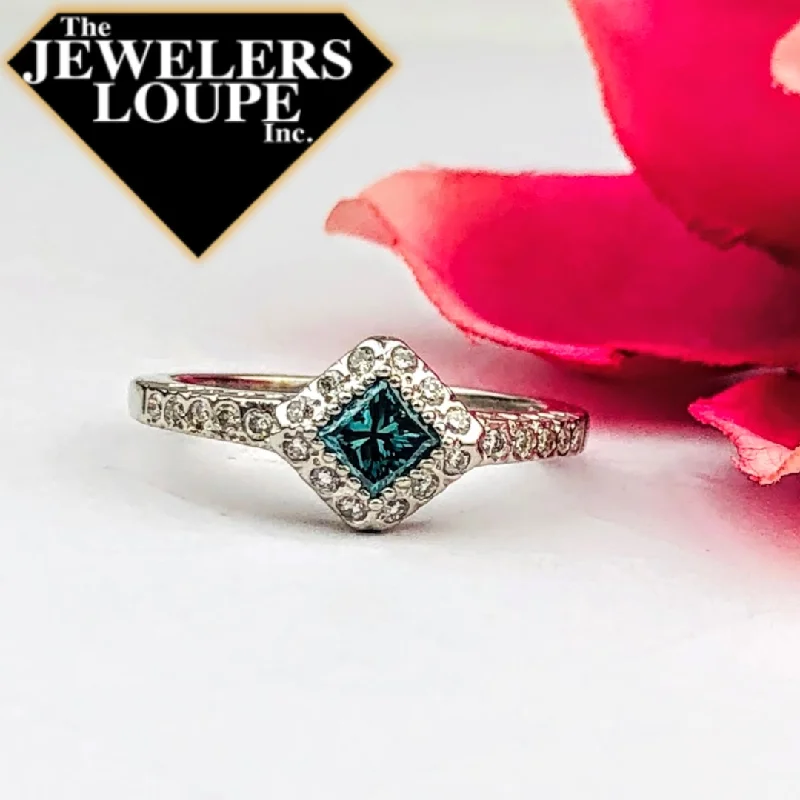 14K White Gold .72ctw Color Enhanced Blue and White Diamond Ring (84209)