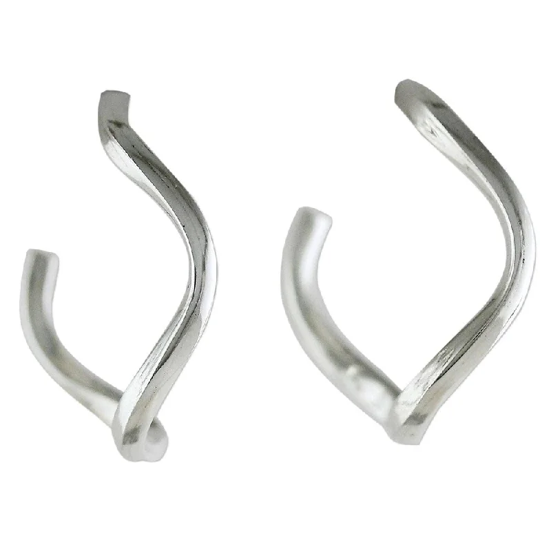 Handmade Sterling Silver 'Shining Twist' Earrings (Thailand) - 1L*0.1W