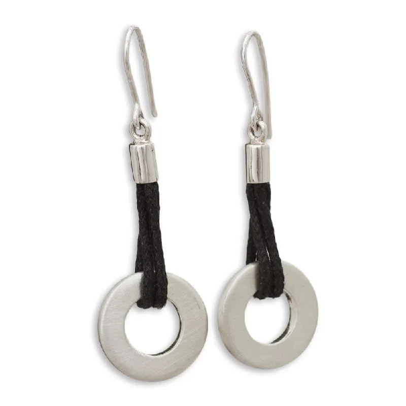 Handmade Sterling Silver 'Perfect Circles' Cotton Earrings (Peru)