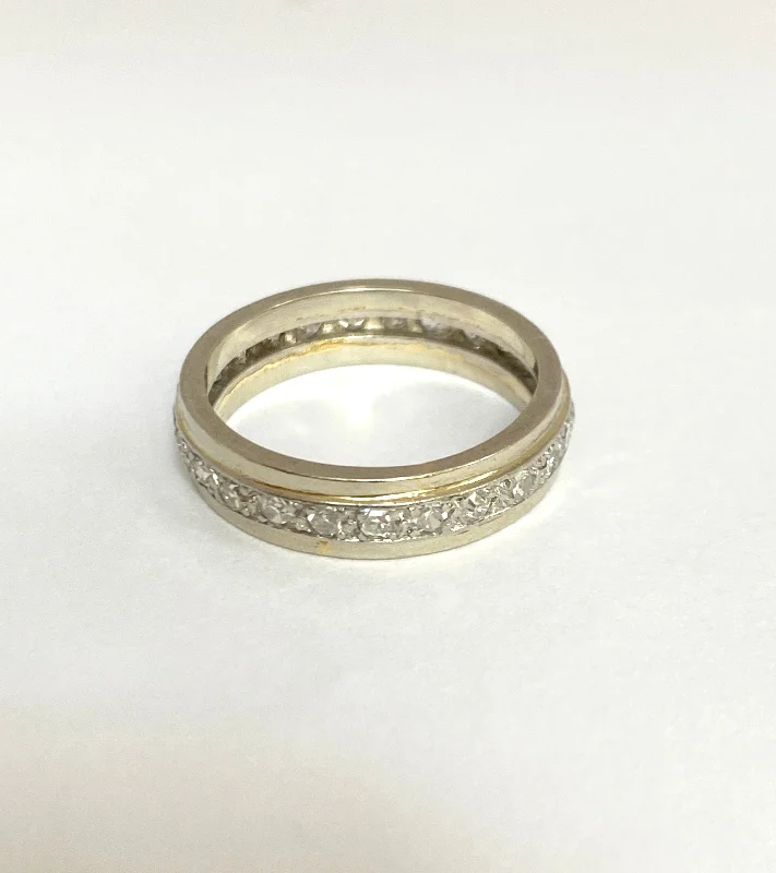 Vintage 18ct White Gold, Full Diamond Eternity Ring with 25 diamonds, totalling 3/4ct.